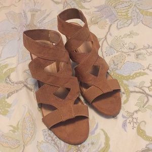 Dress barn Sandals “Tiffany” size  6.5 NWT